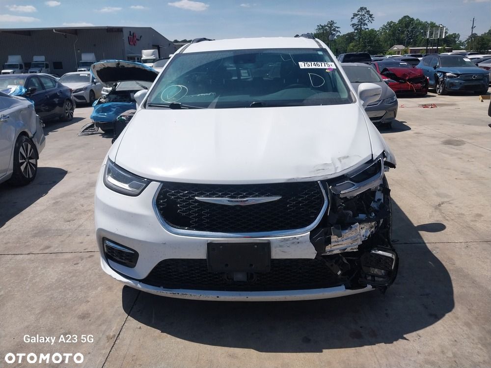 Chrysler Pacifica - 2