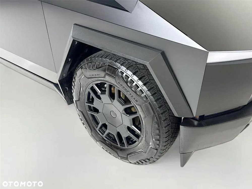Tesla Cybertruck - 16