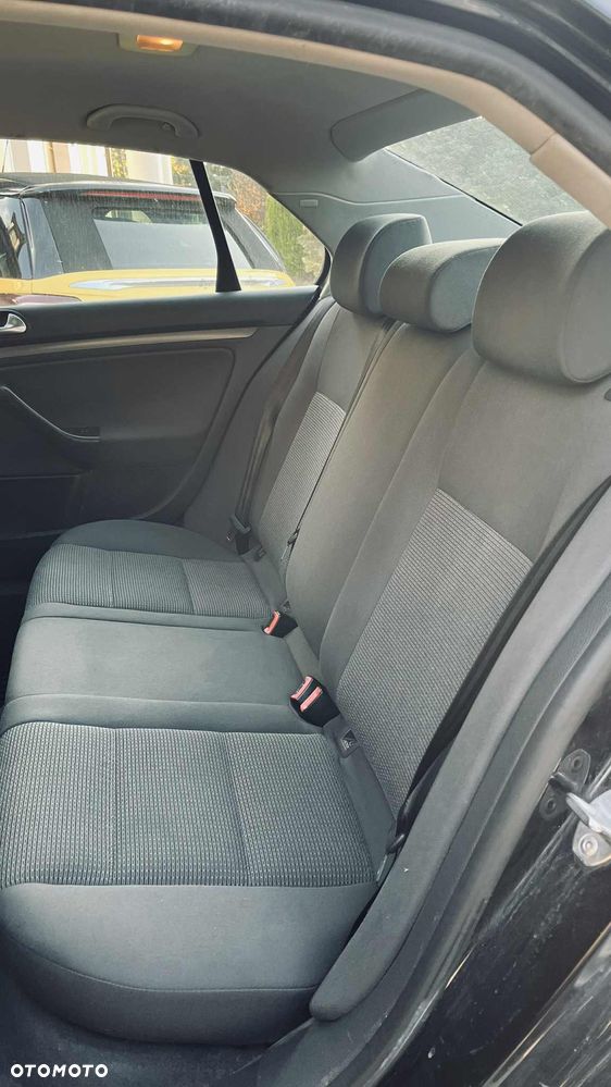 Volkswagen Jetta - 13