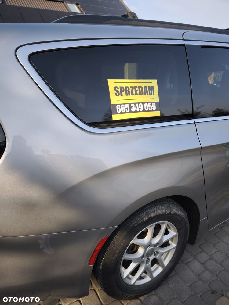 Chrysler Pacifica - 8