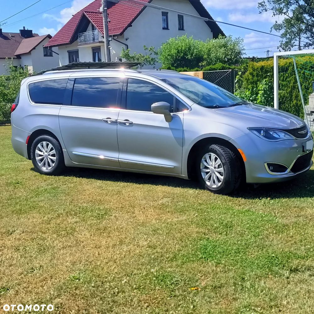 Chrysler Pacifica - 4