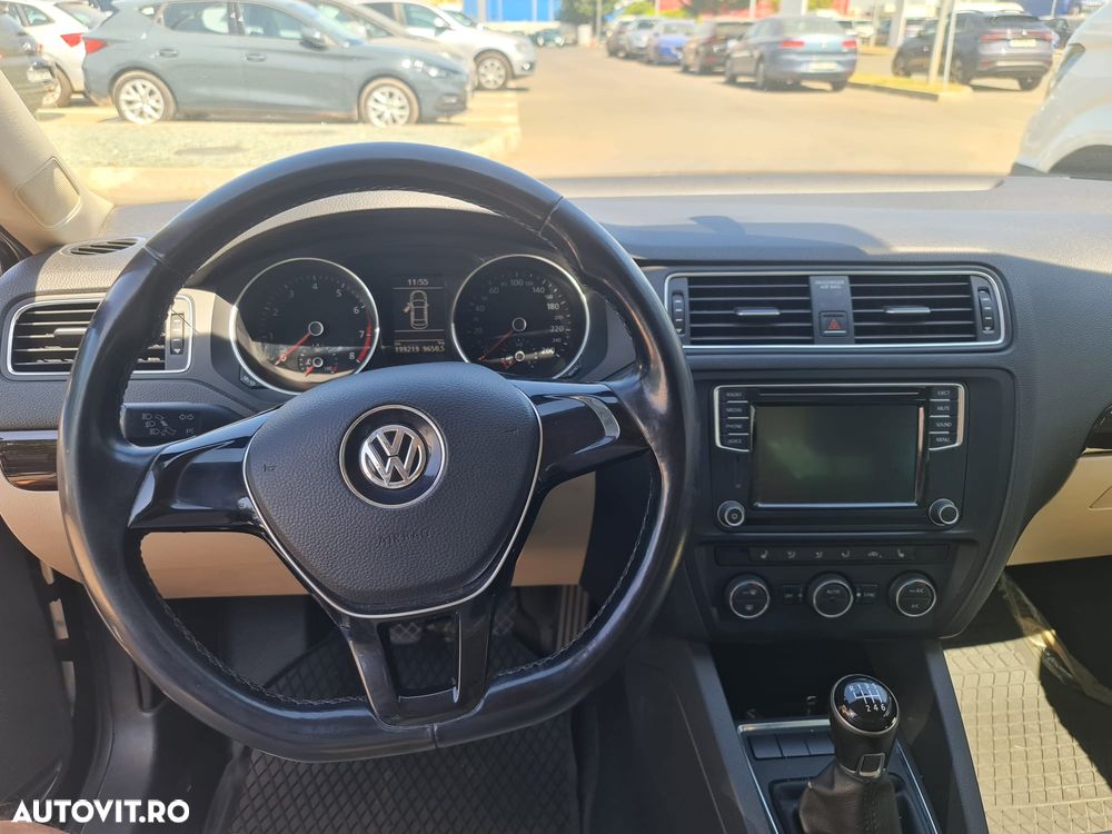 Volkswagen Jetta - 7