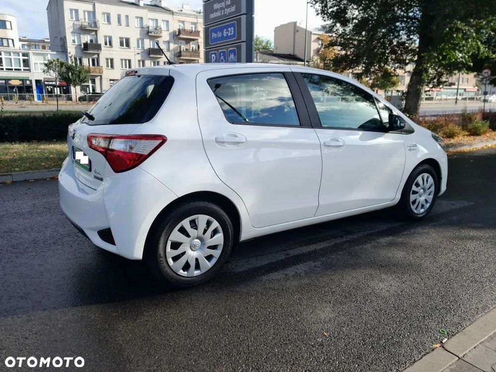 Toyota Yaris Hybrid 100 Active - 25
