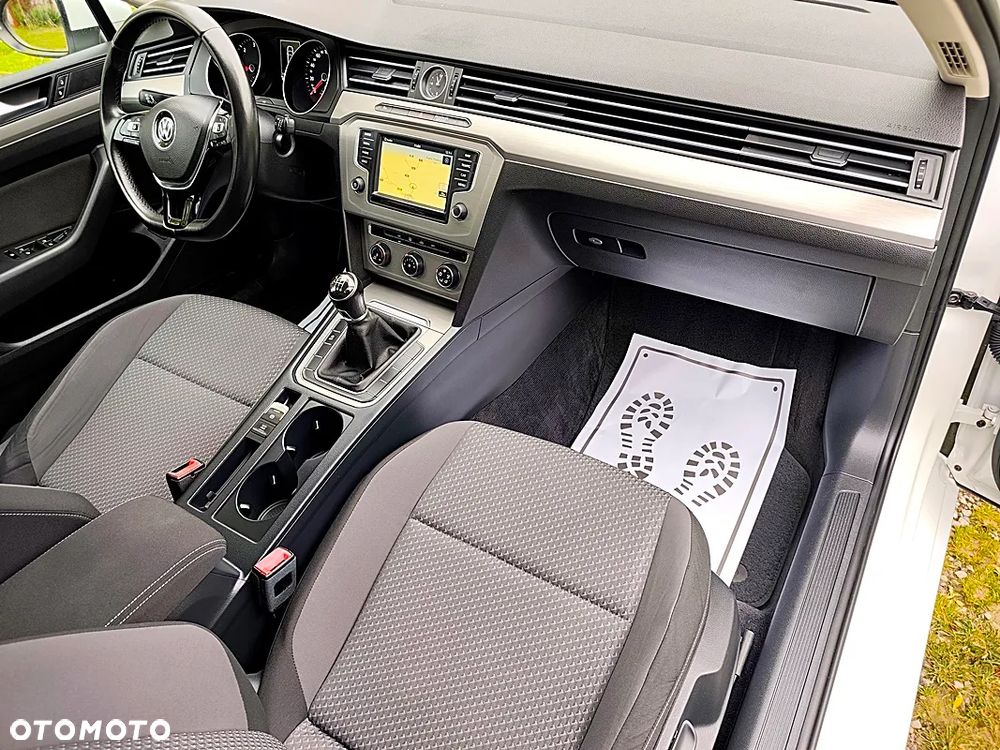 Volkswagen Passat Variant 1.6 TDI (BlueMotion Technology) Comfortline - 24