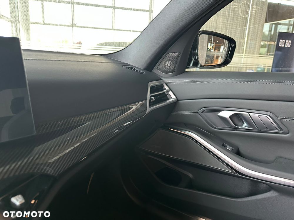 BMW M3 Competition M xDrive - 23