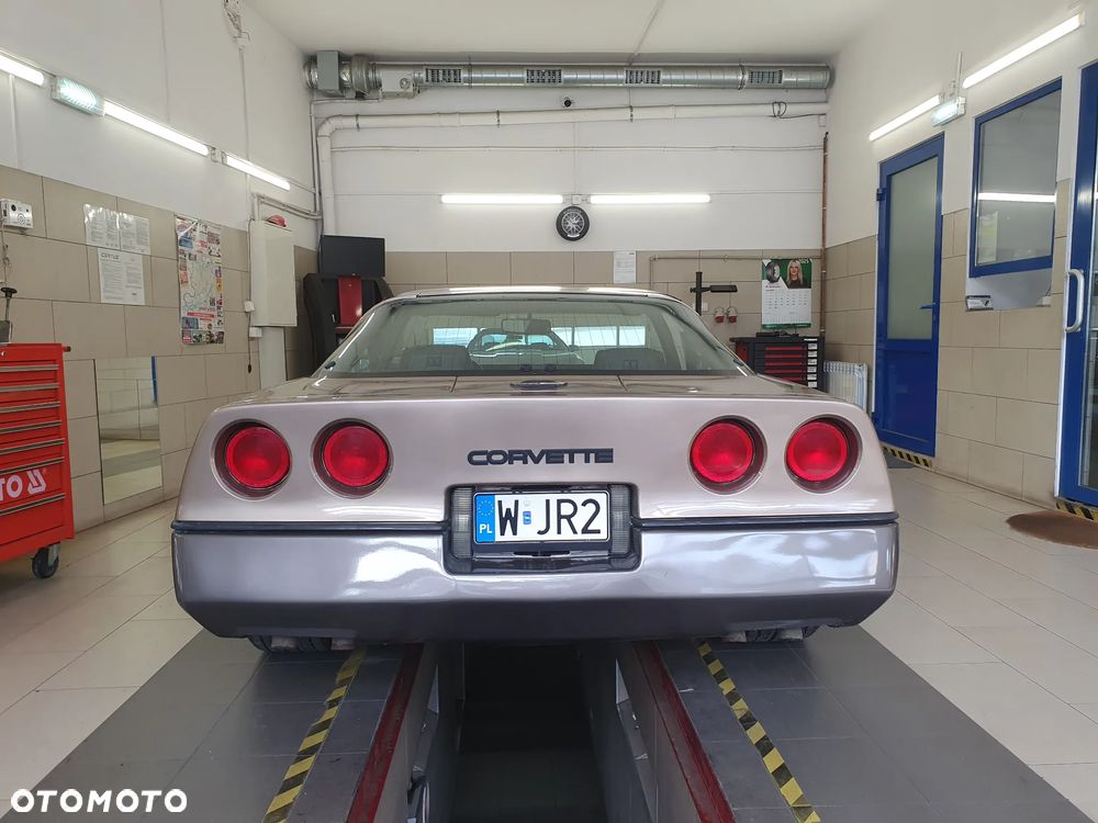 Chevrolet Corvette - 14