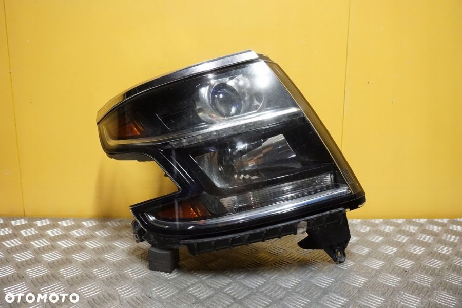 CHEVROLET TAHOE SUBURBAN 2015- REFLEKTOR LAMPA PRAWA PRZEDNIA USA - 1