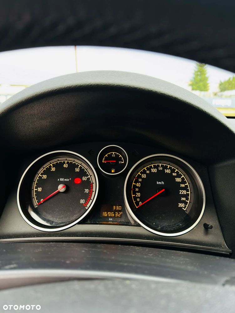 Opel Astra 1.6 Essentia - 8