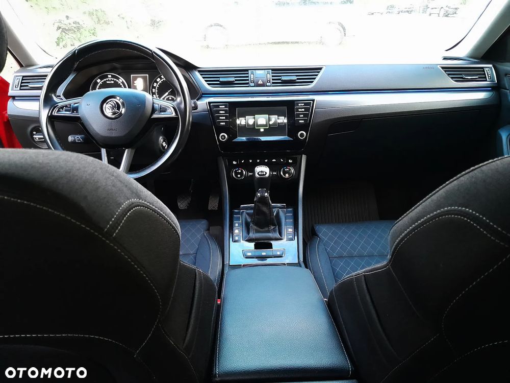 Skoda Superb 2.0 TDI 4x4 Premium Edition - 10
