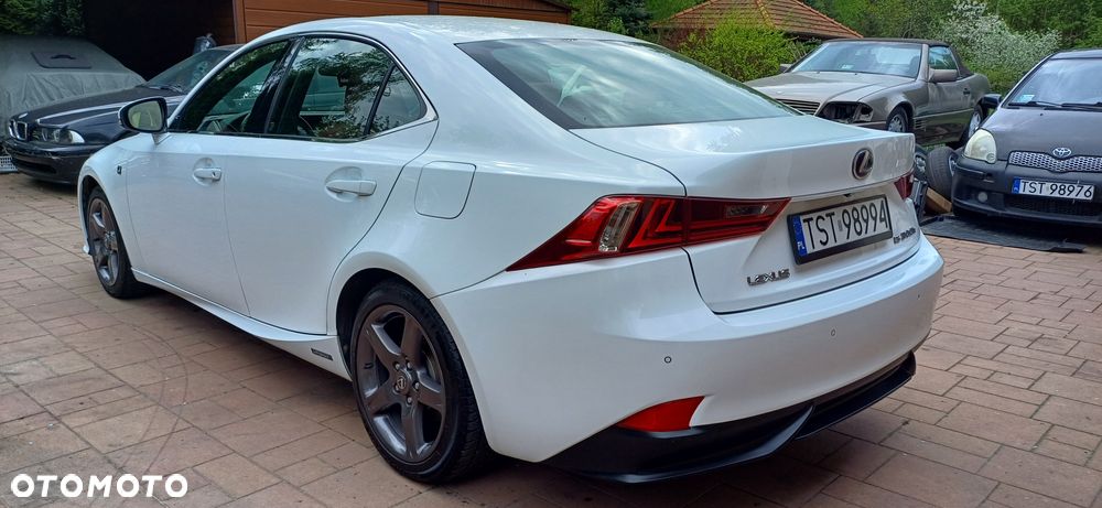 Lexus IS ver-300h-f-sport - 9