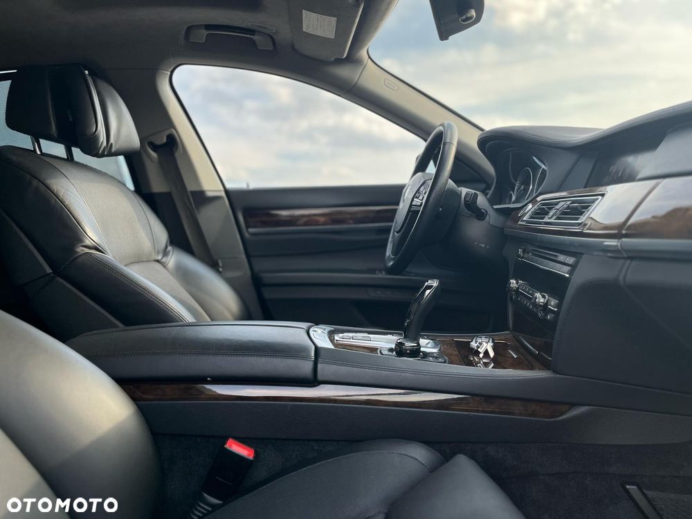 BMW Seria 7 760Li - 16