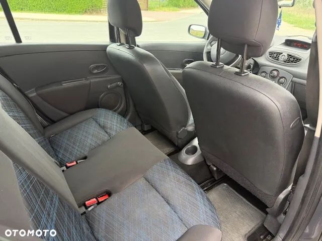 Renault Clio - 9