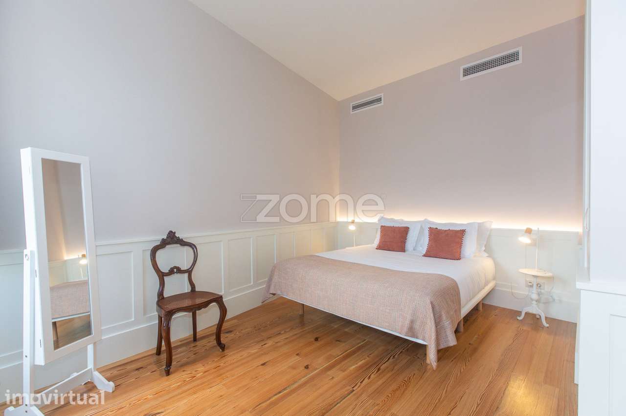 Apartamento T1+1 renovado com logradouro no centro de Ponta Delgada - Grande imagem: 4/25