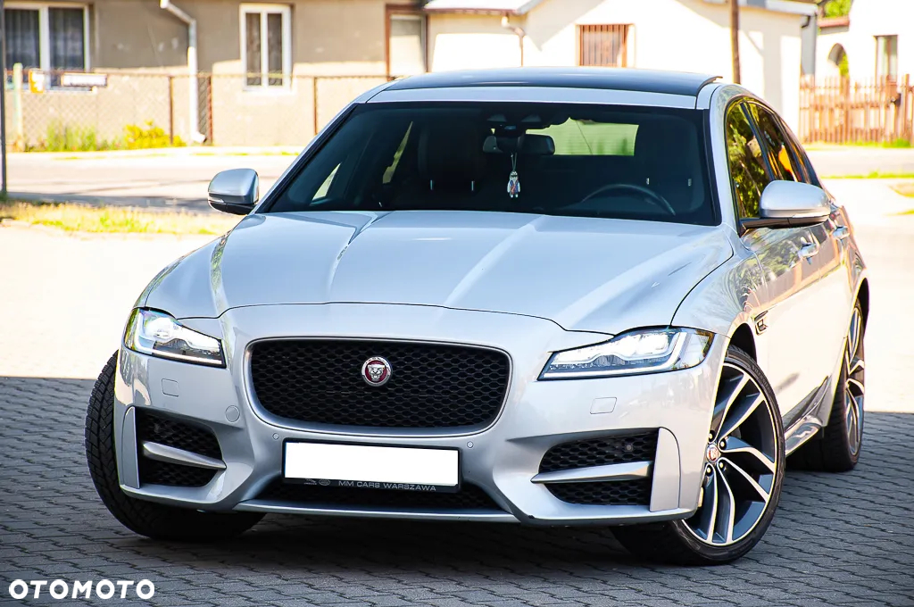 Jaguar XF 2.0 T R-Sport - 2