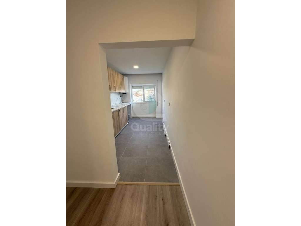 Apartamento T3 Remodelado no Vale da Amoreira - Grande imagem: 3/24