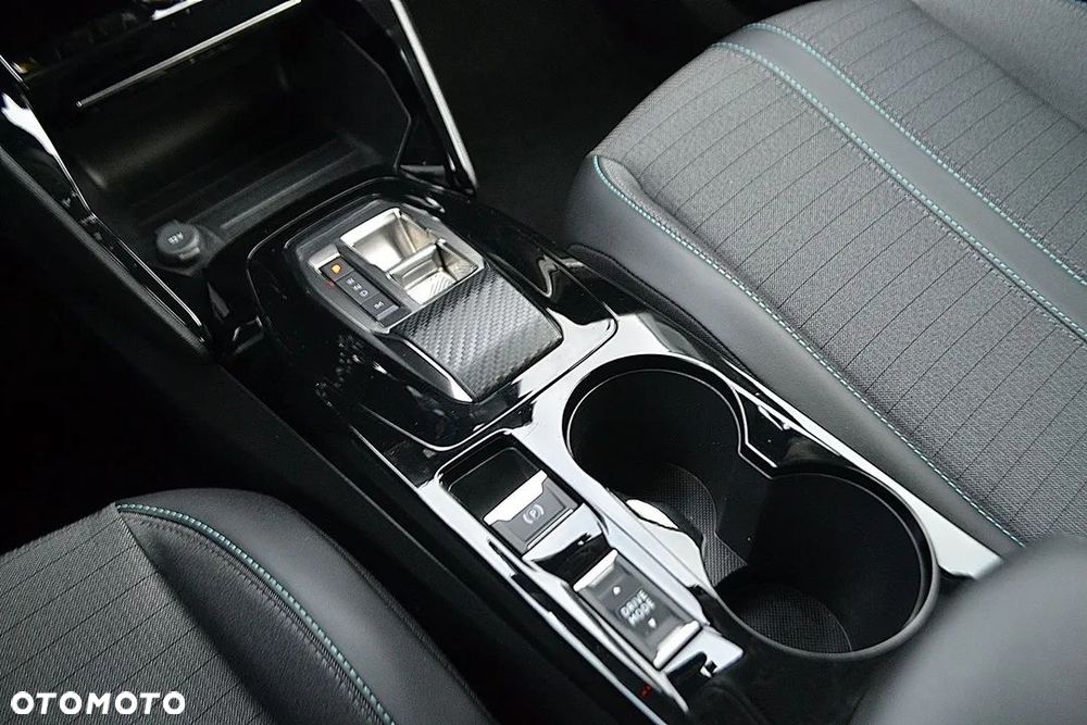 Peugeot 2008 BlueHDi 130 EAT8 Allure - 32