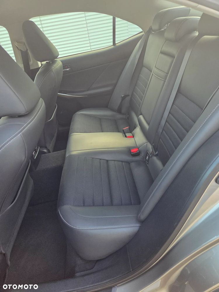 Lexus IS 200t Elegance - 8