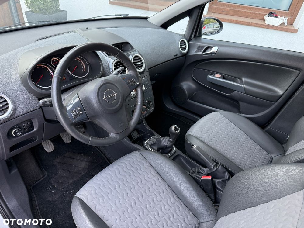 Opel Corsa 1.4 16V Cosmo - 4