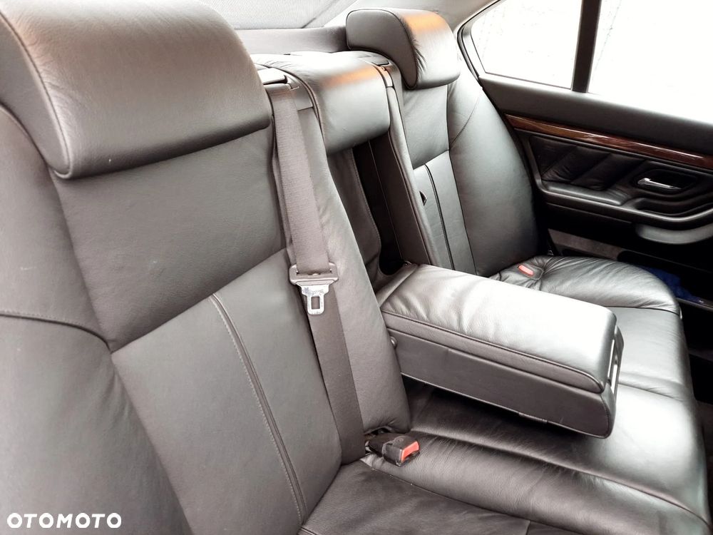 BMW Seria 7 740i - 25