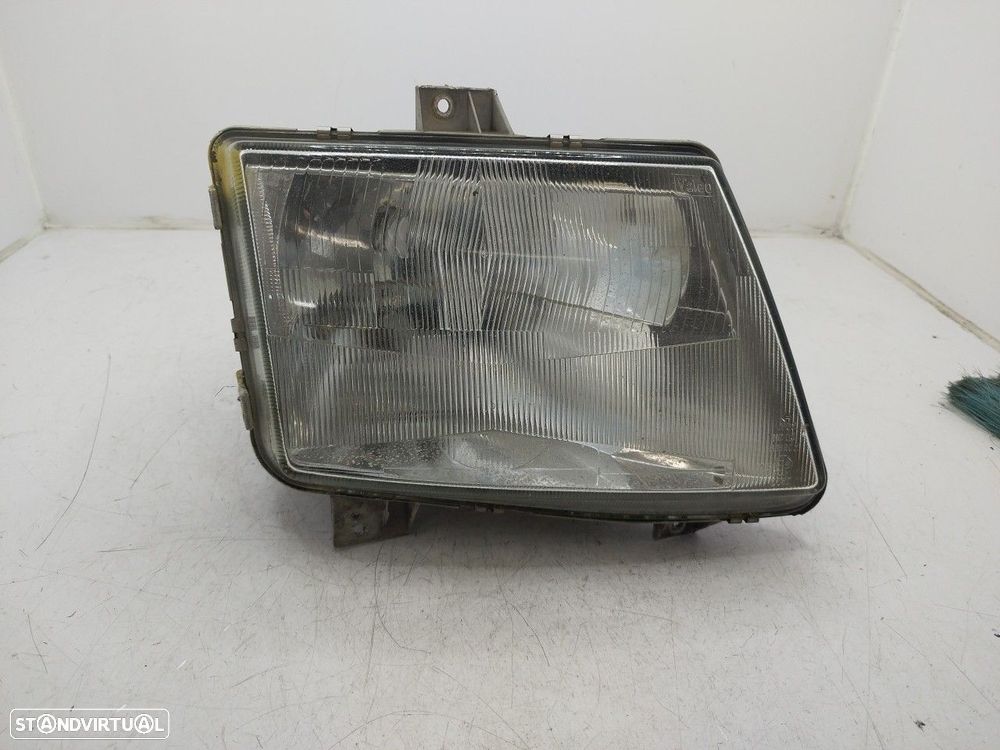 Farol/ Otica Dianteiro Dto Mercedes-Benz Vito Autocarro (638) - 2