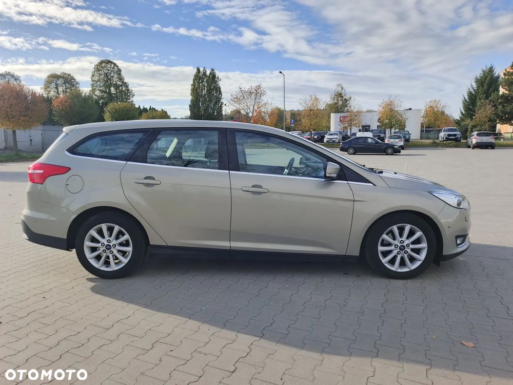 Ford Focus 1.5 EcoBoost SYNC Edition ASS PowerShift - 4