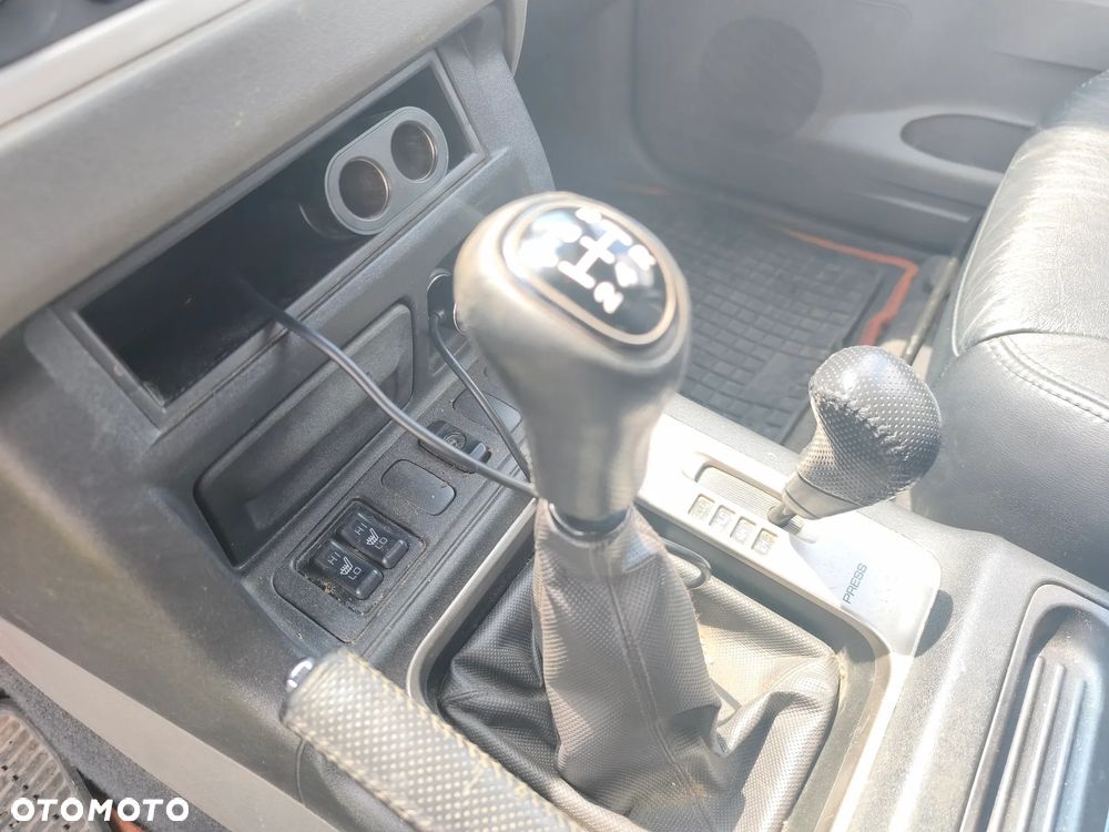 Mitsubishi Pajero - 16