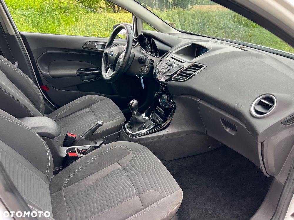 Ford Fiesta 1.0 EcoBoost Hybrid S&S TITANIUM - 24