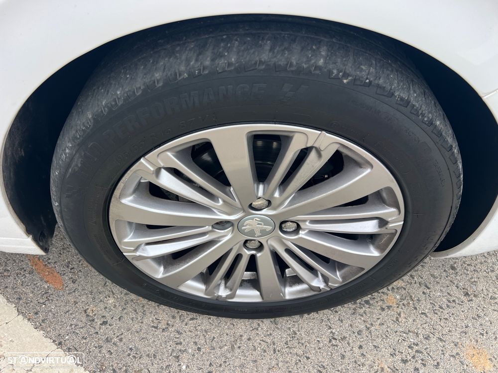 Peugeot 208 1.2 PureTech Style - 14