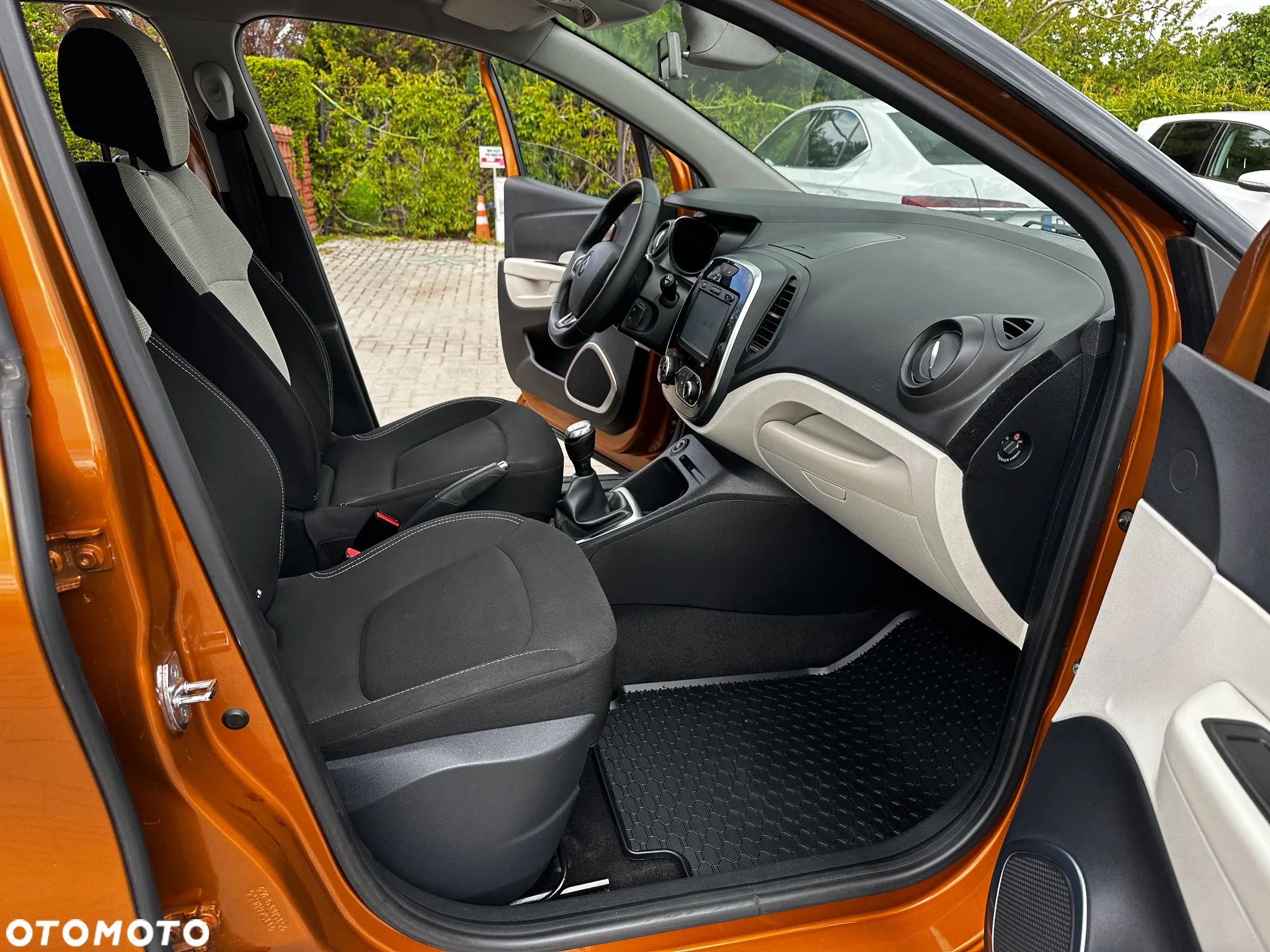 Renault Captur - 22