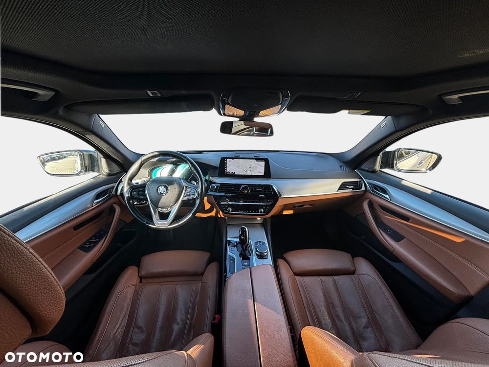 BMW Seria 5 530i GPF xDrive Sport Line sport - 11