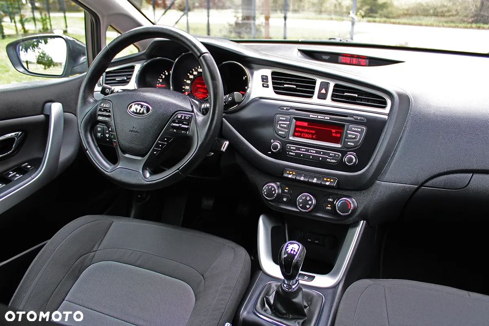 Kia Ceed 1.6 CRDi 128 Fifa World Cup Edition - 17