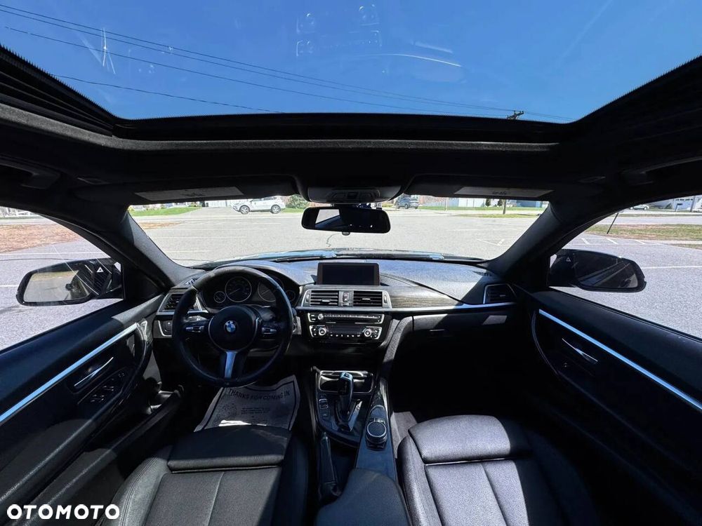 BMW Seria 3 330i xDrive - 32