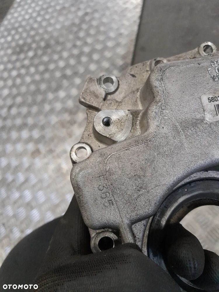 Iveco Daily 2.3 pompa oleju vacuum 5802177791 - 5