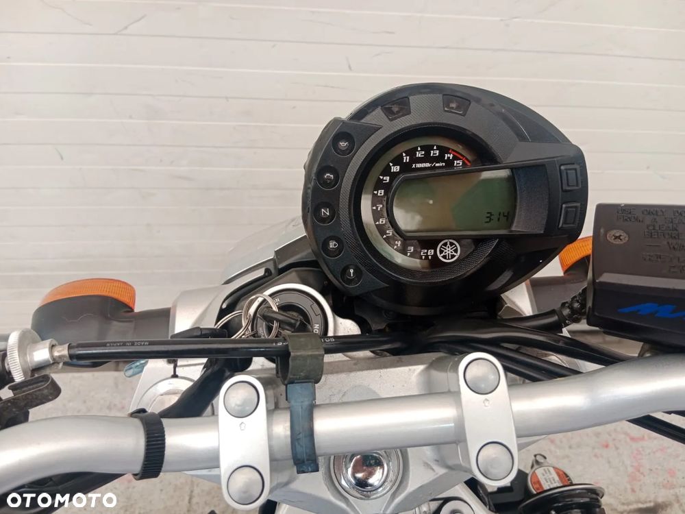 Yamaha FZ - 17