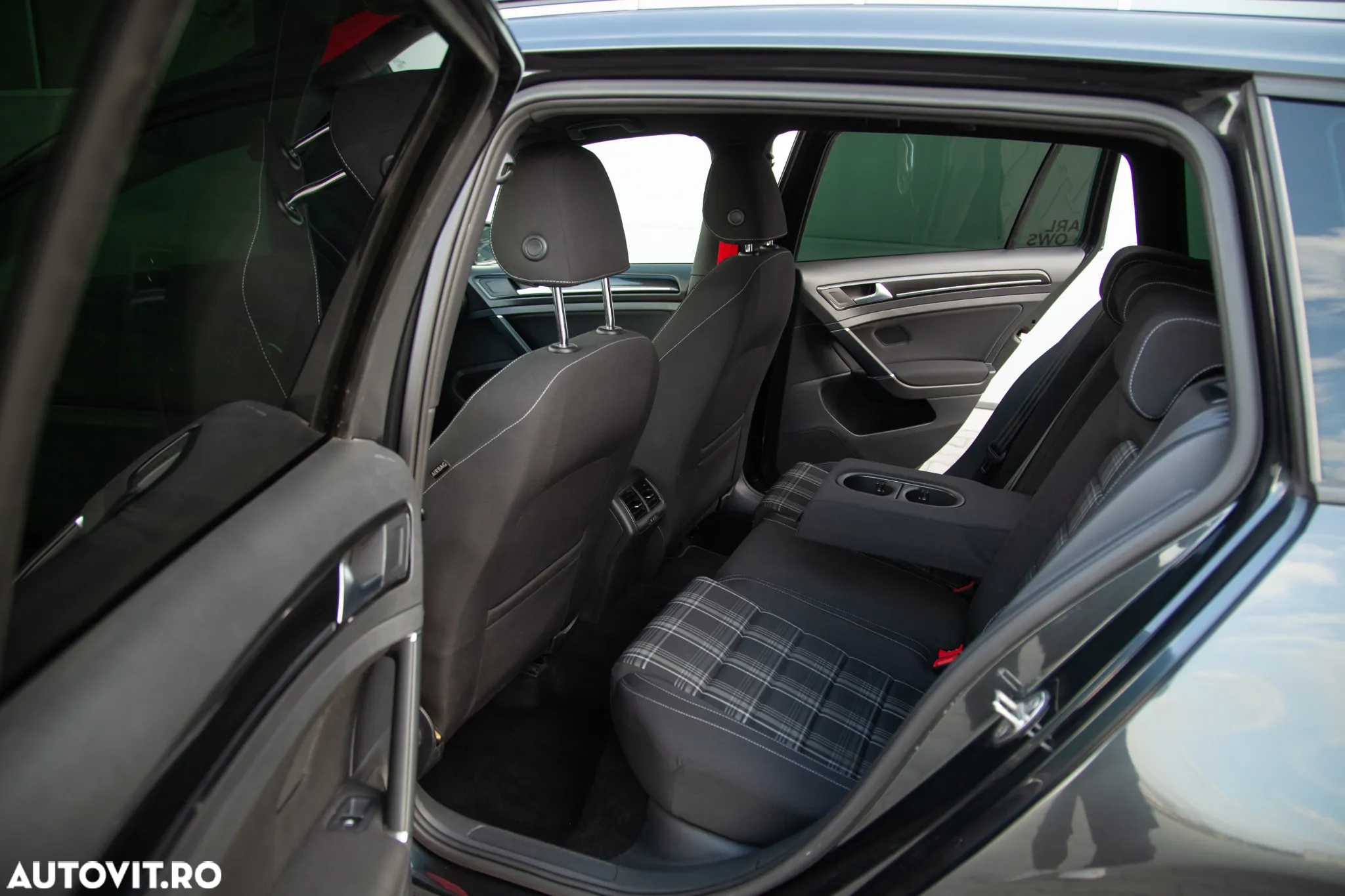 Volkswagen Golf - 16