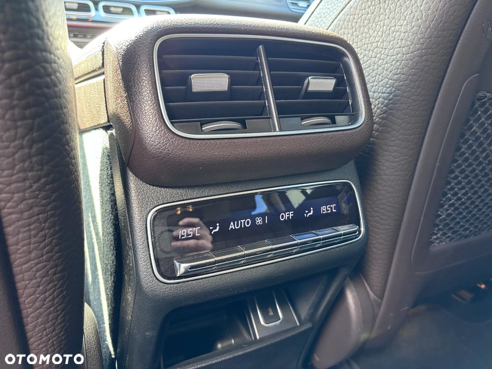 Mercedes-Benz GLS - 27