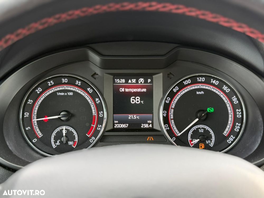Skoda Octavia 2.0 TDI (Green tec) 4x4 DSG RS - 24