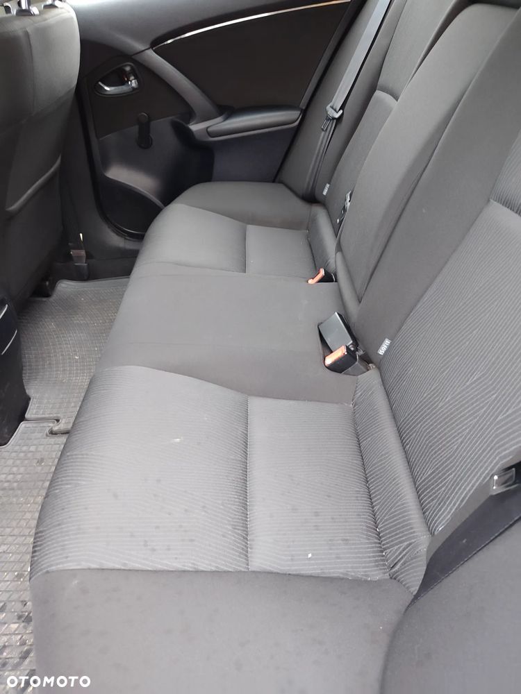 Toyota Avensis 2.0 D-4D 2010 - 5