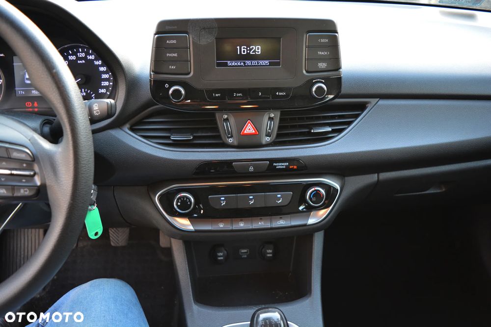 Hyundai i30 1.5 DPI Classic + - 13