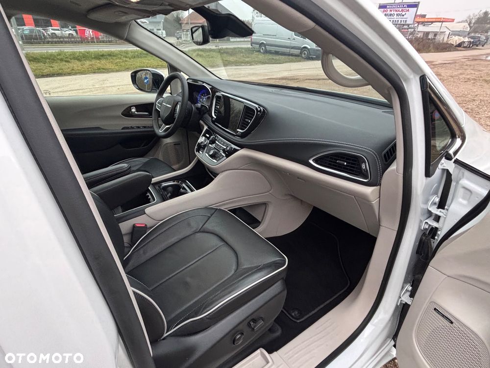 Chrysler Pacifica - 22