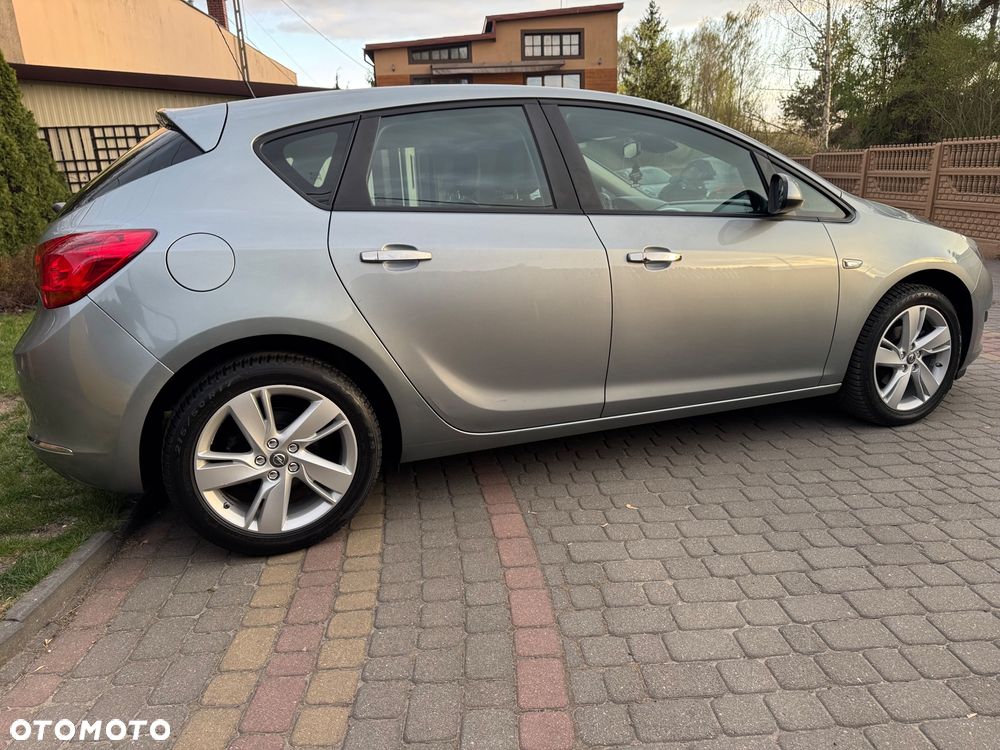 Opel Astra 1.6 Enjoy EU6 - 8