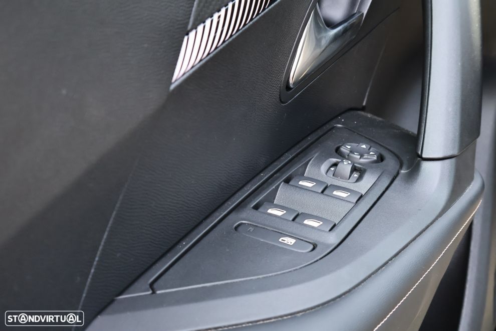 Peugeot 2008 1.2 Hybrid Allure e-DCS6 - 16