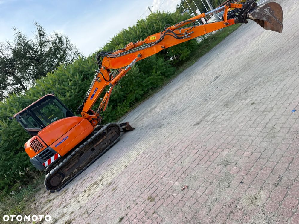 Komatsu Koparka Gąsienicowa 8 ton PC80MR-3. Sprowadzona z Norwegii. Centralne smarowanie!! Maszyna jak Nowa 2016rok. Niski Przebieg3x łamane Ramię. Klimatyzacja ser.DEKRA. Własna pompa paliwa. Ani deka luzów i wycieków. Gąsienice klepki bez zużycia! Podwozie w pięknym stanie. Okazja Maszyna zadbana!! Po serwisach eksploatacyjnych. - 19