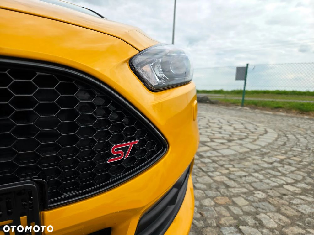 Ford Focus 2.0 TDCi ST - 18
