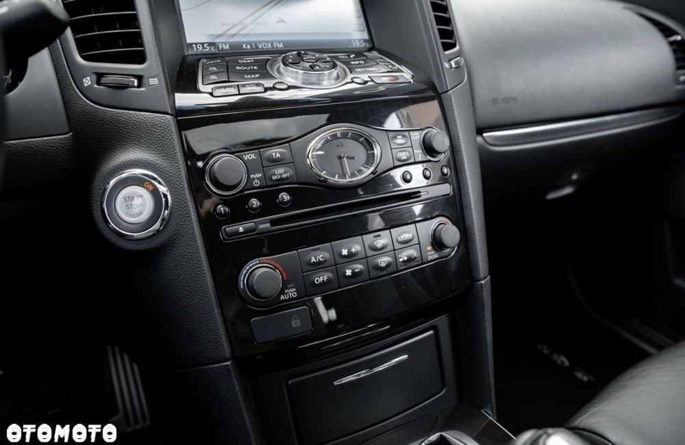 Infiniti QX70 3.0d S - 33