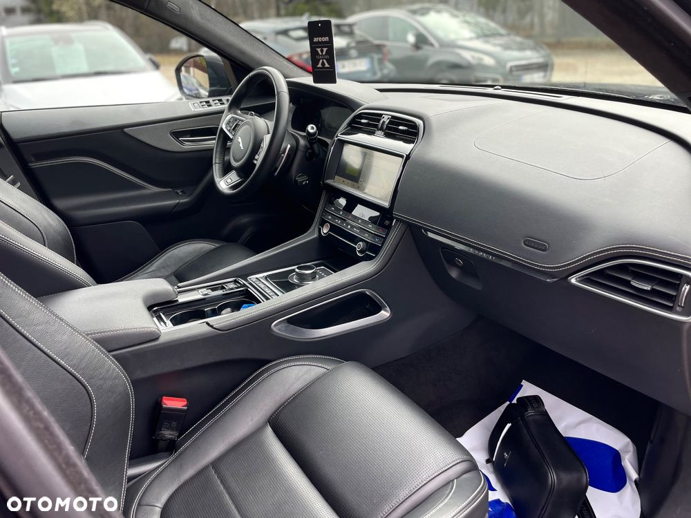 Jaguar F-Pace 25t AWD R-Sport - 16