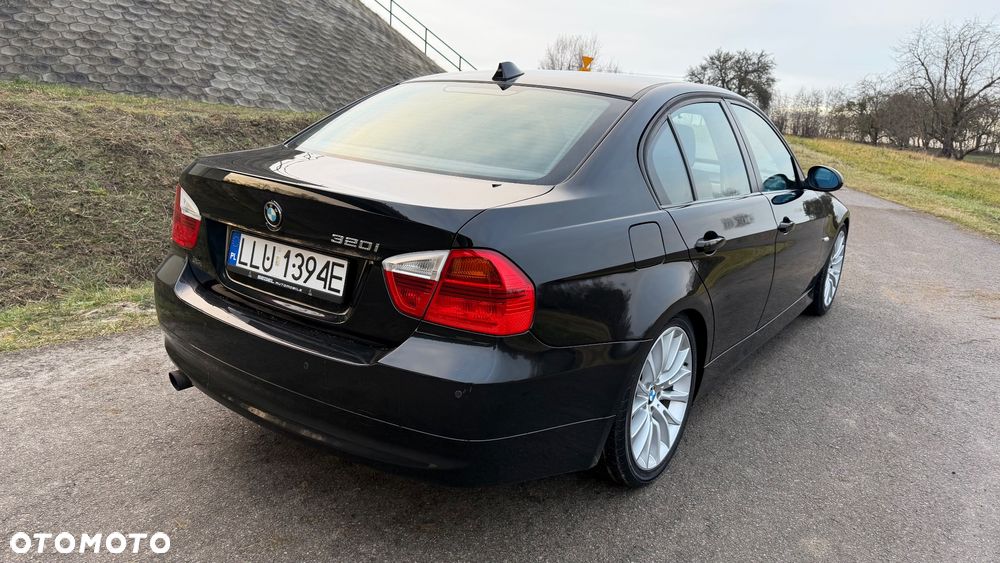 BMW Seria 3 320i - 11