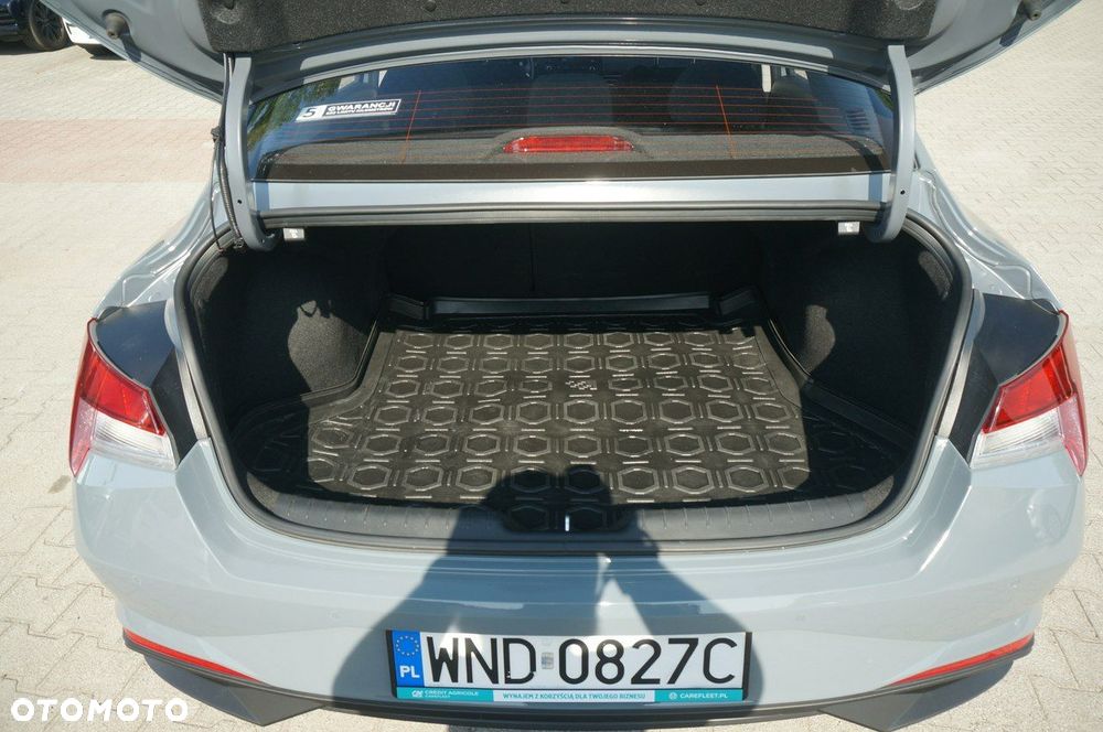 Hyundai Elantra - 32