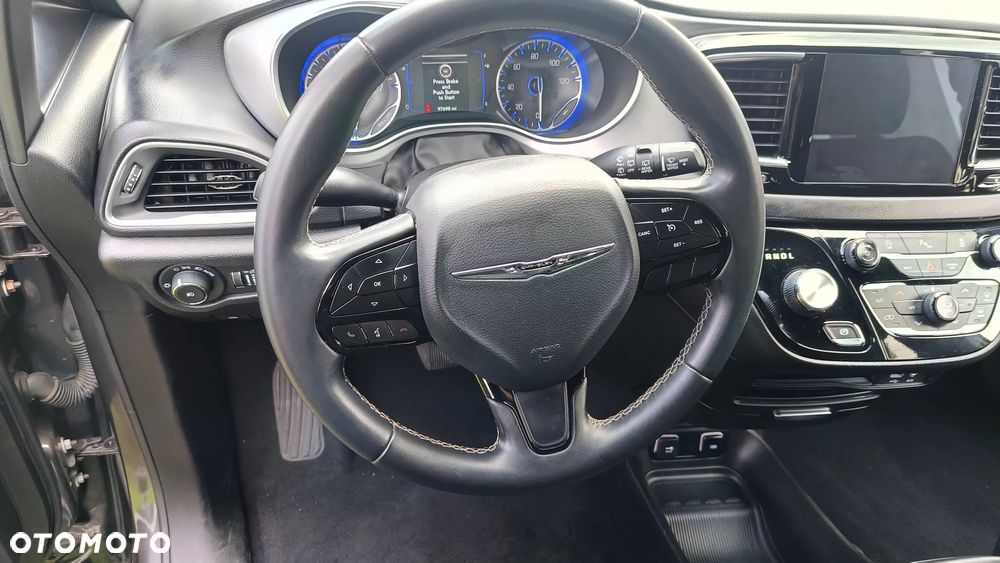 Chrysler Pacifica - 22