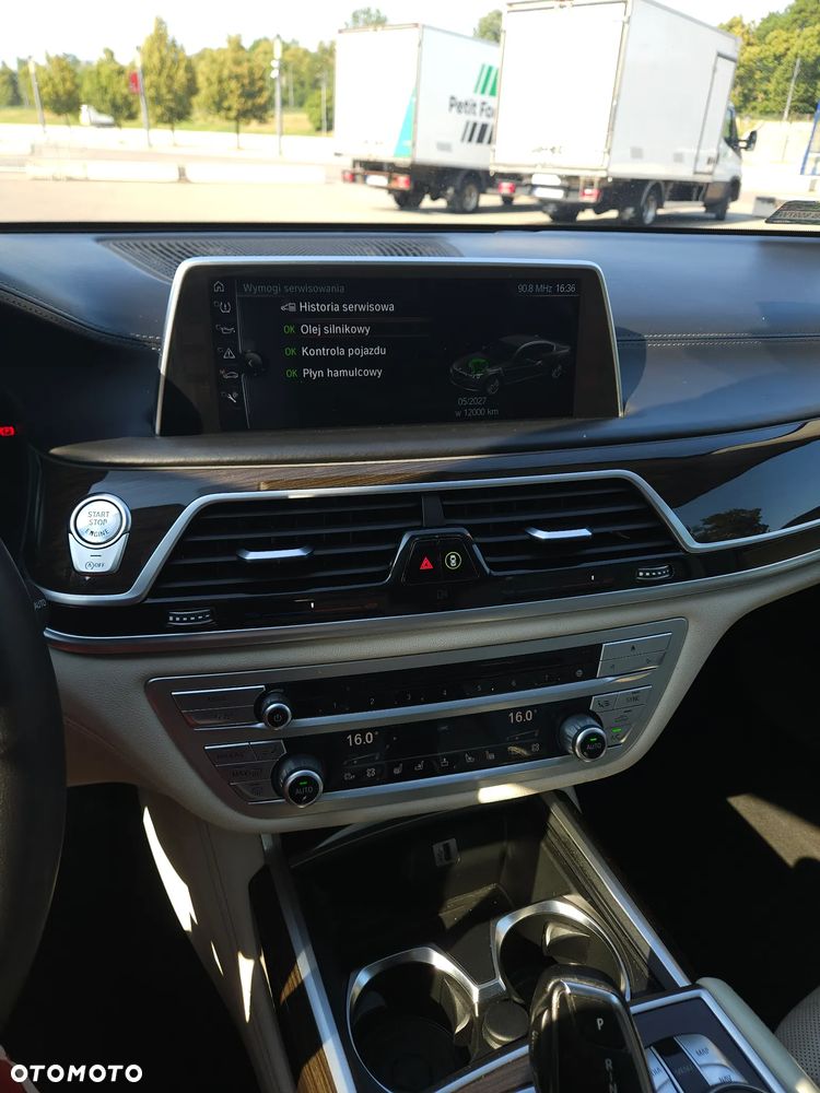 BMW Seria 7 750i xDrive - 30
